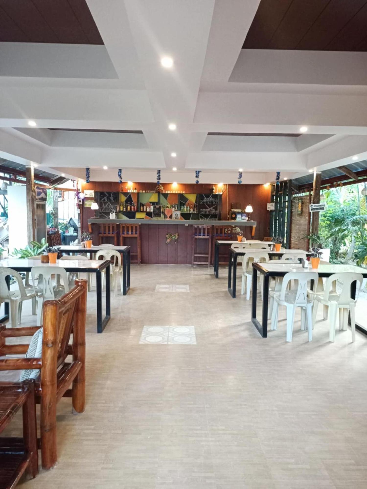 Adrianas Place Panglao Hostel ภายนอก รูปภาพ